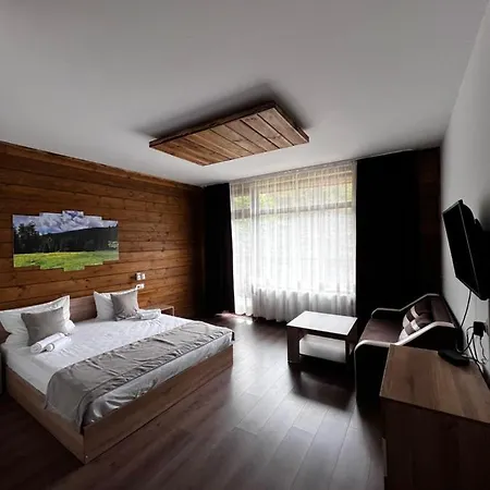 райски кът “еленова поляна” 山林小屋 Dobărsko