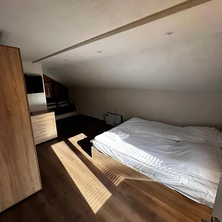 райски кът “еленова поляна” Dobărsko