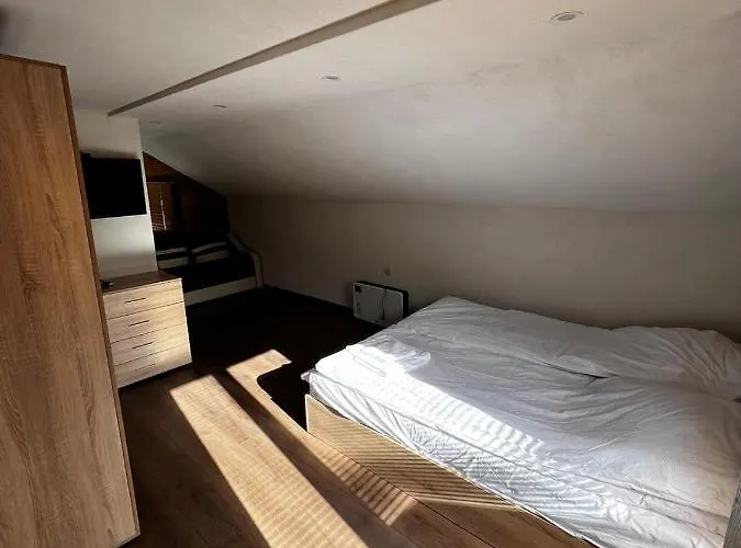 райски кът “еленова поляна” Dobărsko