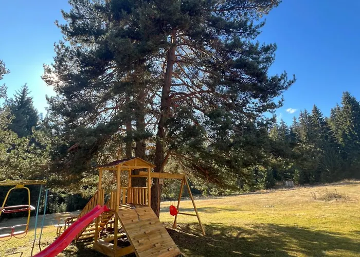 райски кът “еленова поляна” Dobărsko